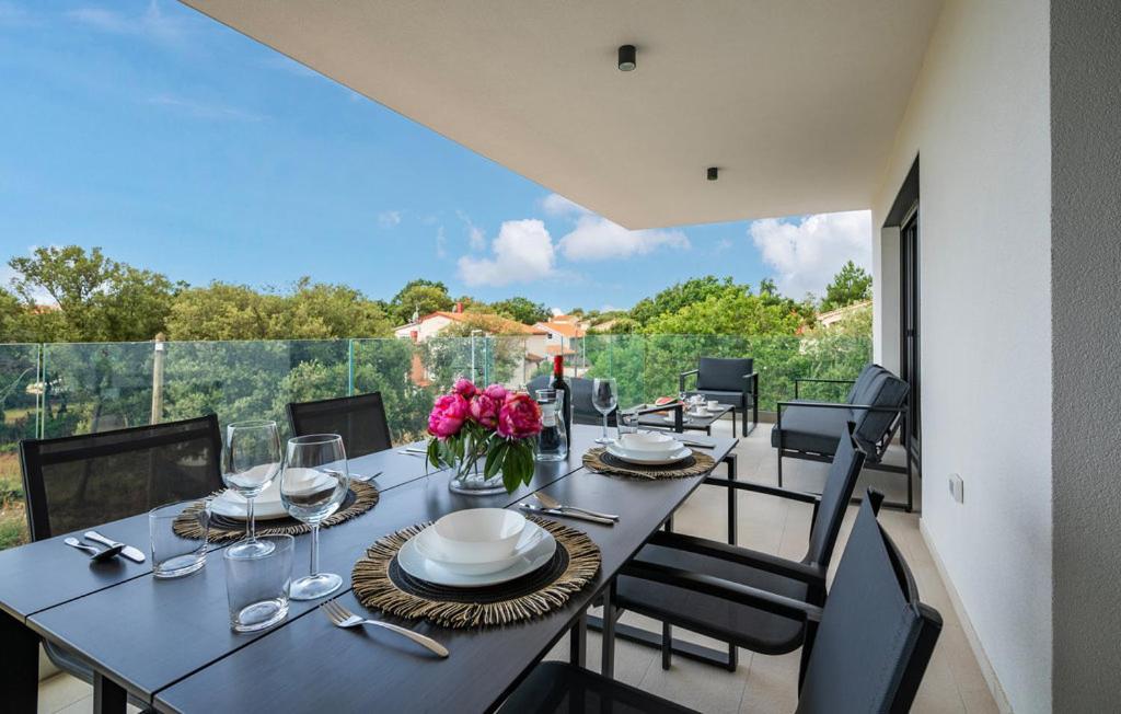 Apartments Villa Leonard - Modern Stay With Private Rooftop Jacuzzi & Sea Views, Barbariga, Vodnjan, Istria, Croatia Exterior photo